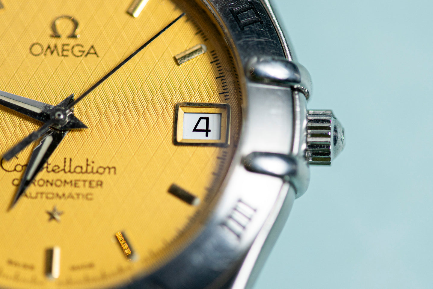 OMEGA CONSTELLATION 1990s CHRONOMETER AUTOMATIC SWISS PRELOVED LINEN GOLD DIAL 18K GOLD BEZEL WATCH