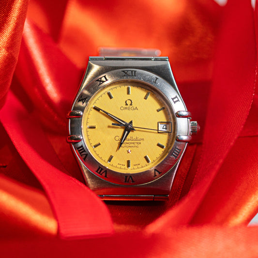 OMEGA CONSTELLATION 1990s CHRONOMETER AUTOMATIC SWISS PRELOVED LINEN GOLD DIAL 18K GOLD BEZEL WATCH