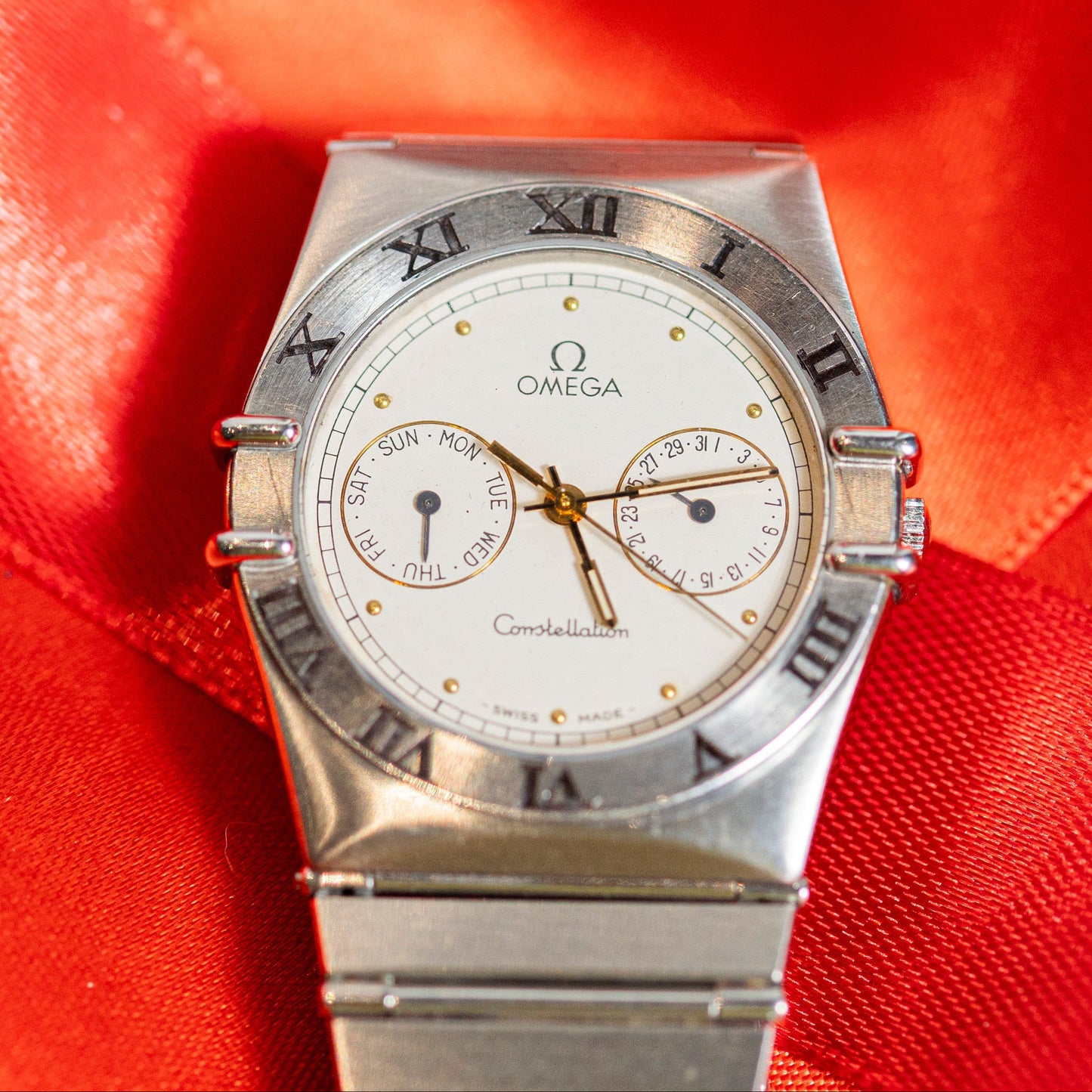OMEGA CONSTELLATION 1980s DATE QUARTZ SWISS PRELOVED WATCH