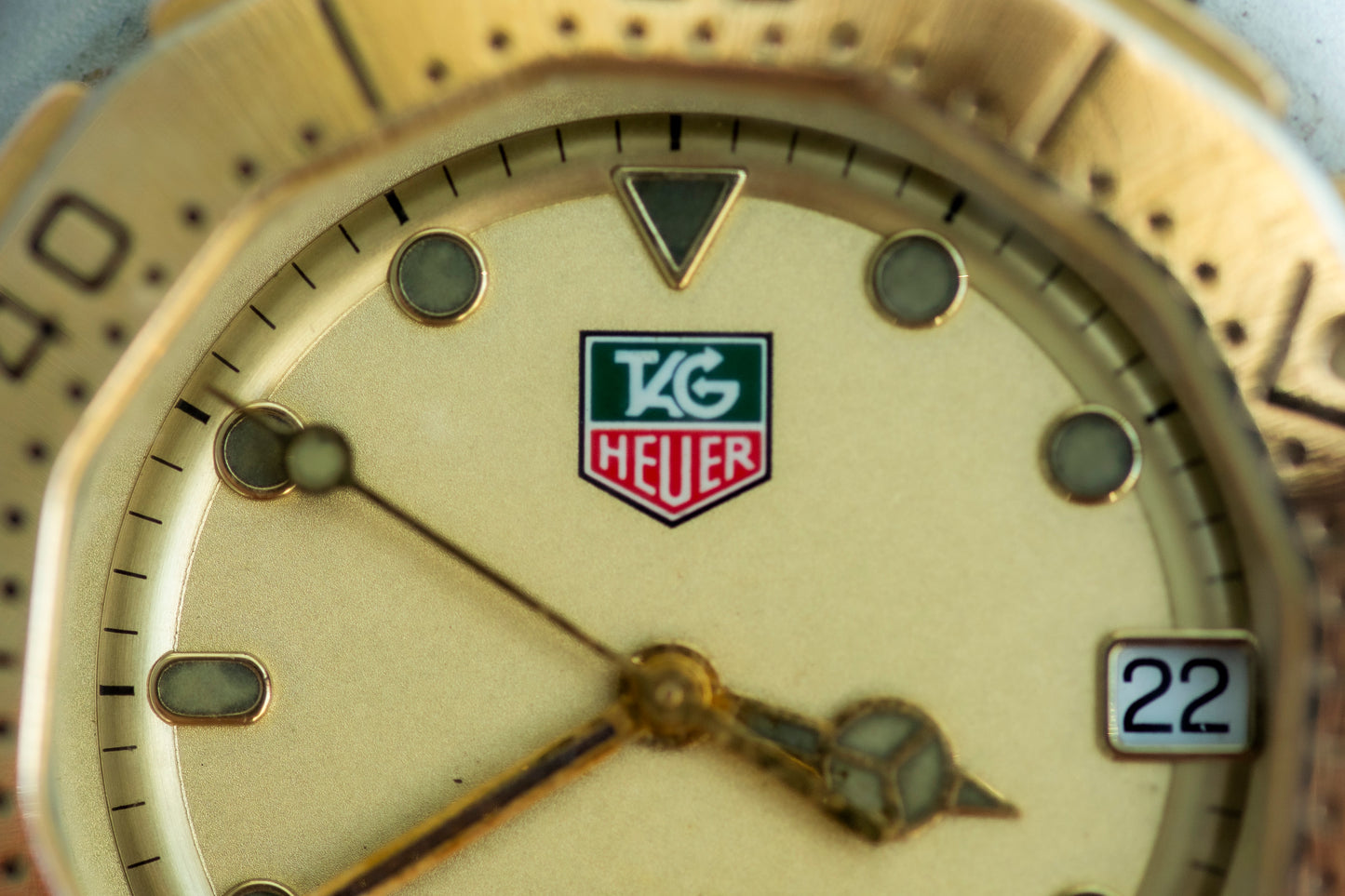 TAG HEUER PROFESSIONAL 200 METERS TWO-TONE CHAMPAGNE DIAL STAINLESS STEEL SWISS QUARTZ PRELOVED WATCH