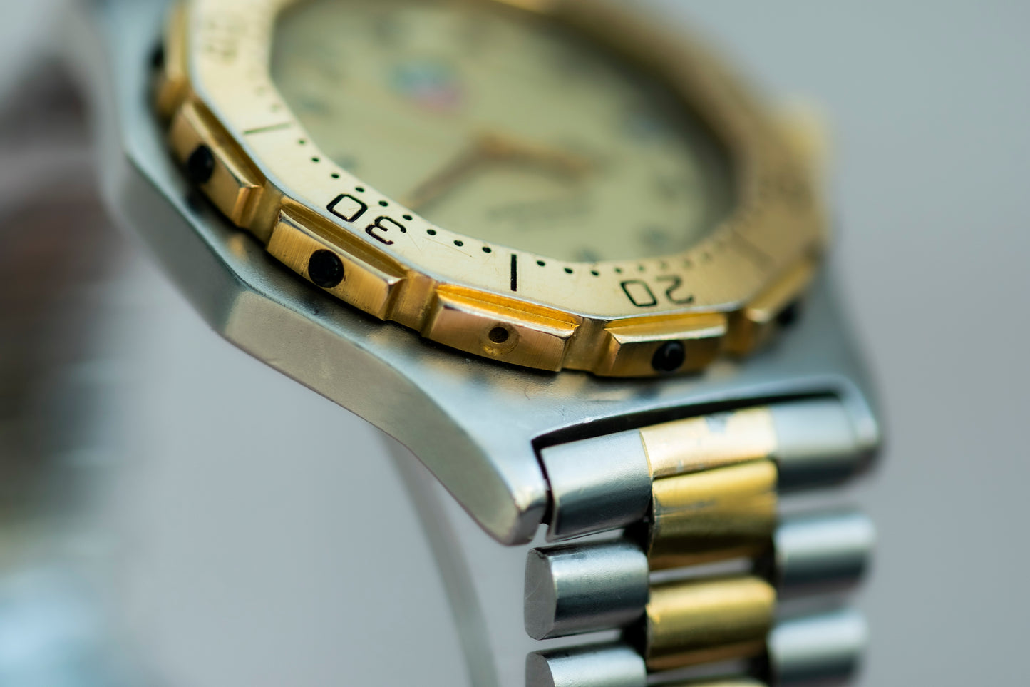 TAG HEUER PROFESSIONAL 200 METERS TWO-TONE CHAMPAGNE DIAL STAINLESS STEEL SWISS QUARTZ PRELOVED WATCH