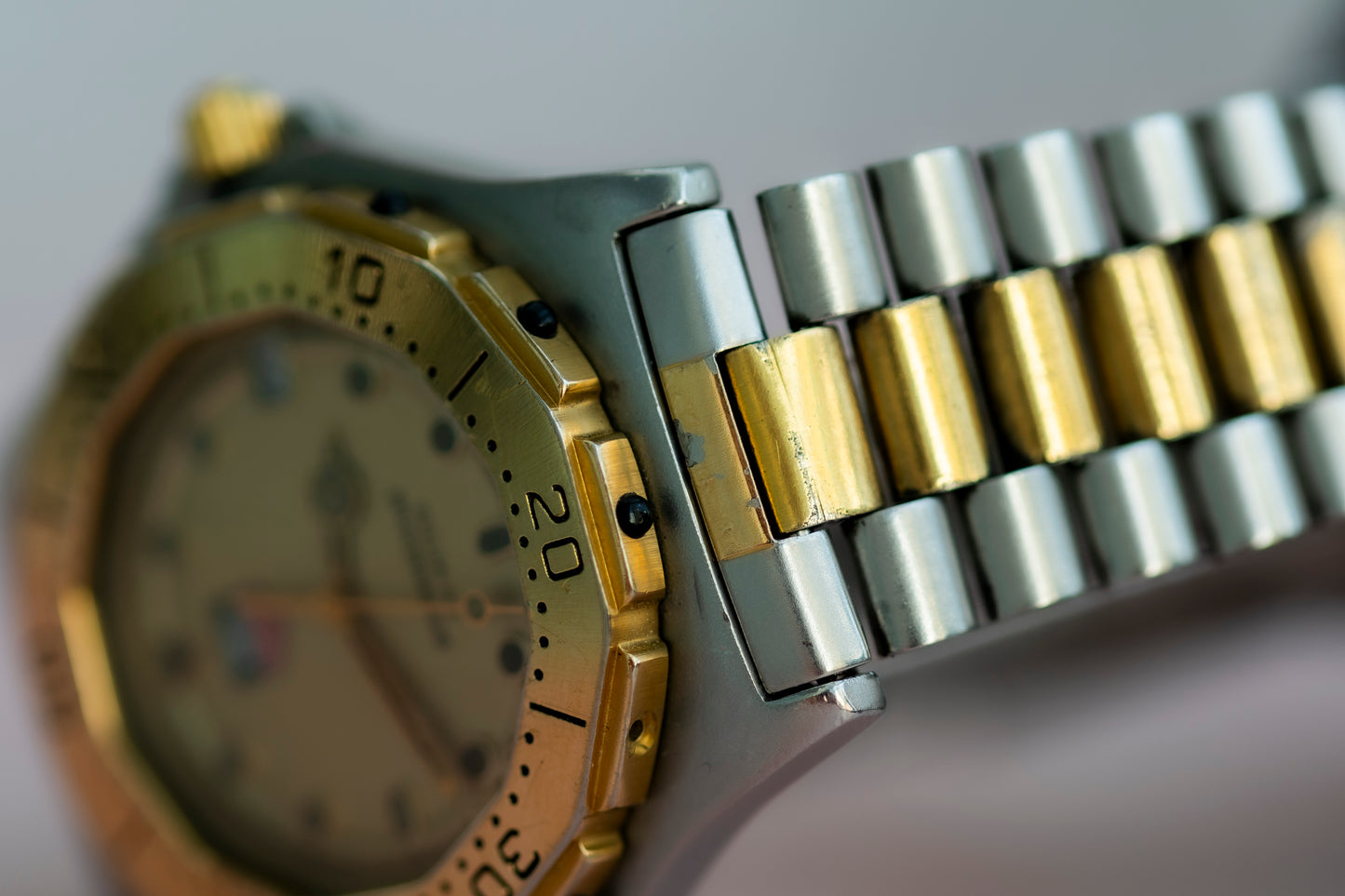 TAG HEUER PROFESSIONAL 200 METERS TWO-TONE CHAMPAGNE DIAL STAINLESS STEEL SWISS QUARTZ PRELOVED WATCH