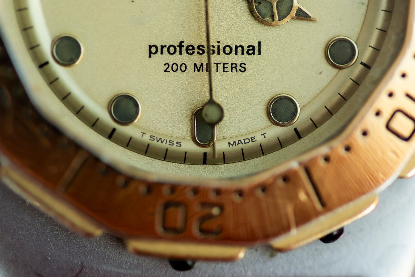 TAG HEUER PROFESSIONAL 200 METERS TWO-TONE CHAMPAGNE DIAL STAINLESS STEEL SWISS QUARTZ PRELOVED WATCH