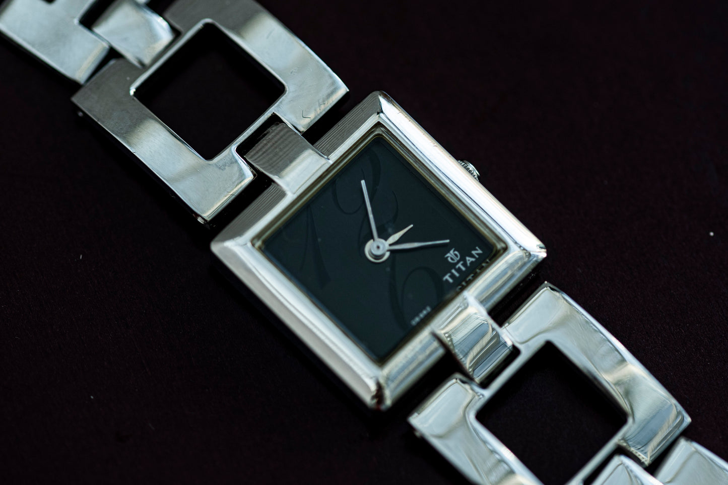 TITAN BLACK DIAL SQUARE STAINLESS STEEL SWISS QUARTZ PRELOVED WATCH