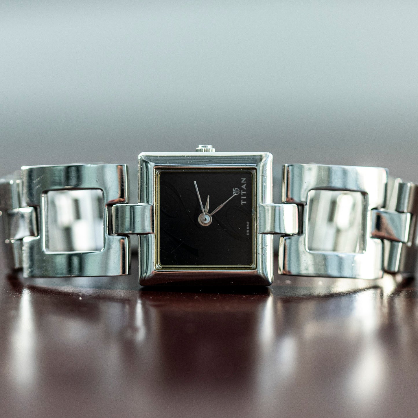 TITAN BLACK DIAL SQUARE STAINLESS STEEL SWISS QUARTZ PRELOVED WATCH