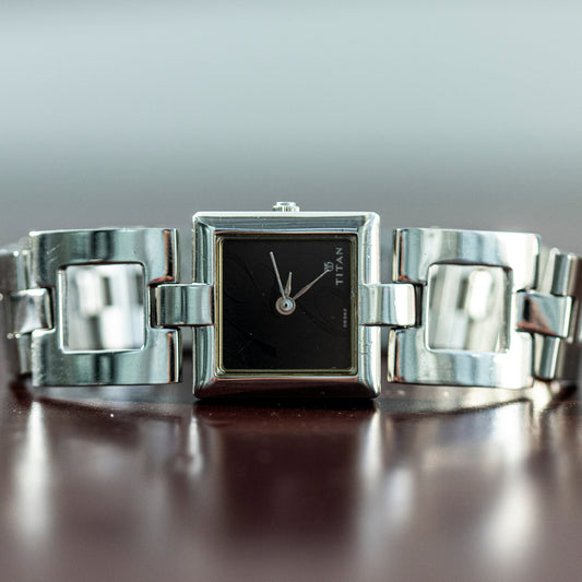 TITAN BLACK DIAL SQUARE STAINLESS STEEL SWISS QUARTZ PRELOVED WATCH