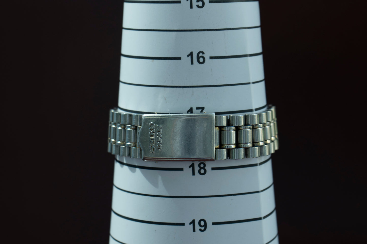 SEIKO 5 AUTOMATIC 23 JEWELS BLUE TEXTURED DIAL DAY-DATE STAINLESS STEEL JAPAN VINTAGE PRELOVED WATCH