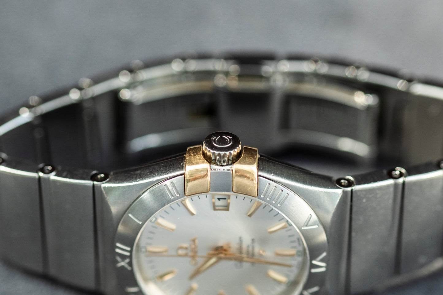 OMEGA CONSTELLATION CO-AXIAL CHRONOMETER AUTOMATIC MOTHER OF PEARL DIAL TWO TONE SWISS PRELOVED WATCH