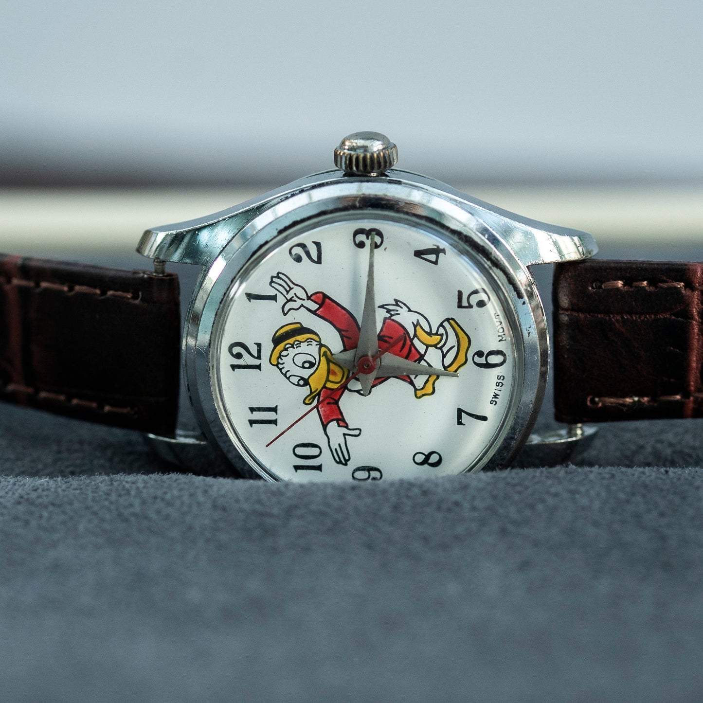 VINTAGE DONALD DUCK CHARACTER DIAL QUARTZ FAHION PRELOVED WATCH