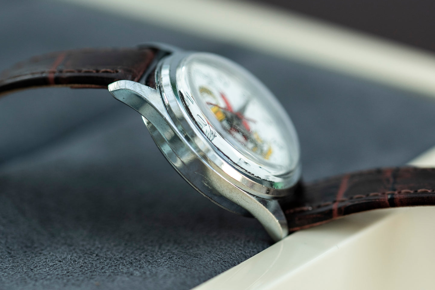 VINTAGE DONALD DUCK CHARACTER DIAL QUARTZ FAHION PRELOVED WATCH