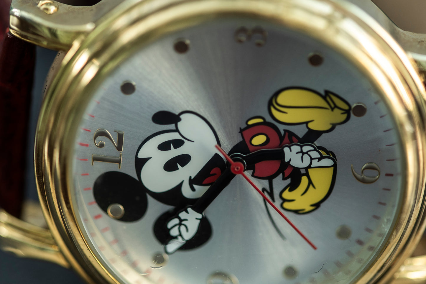 DISNEY MICKEY MOUSE CITIZEN QUARTZ SILVER SUNBURST DIAL PRELOVED WATCH