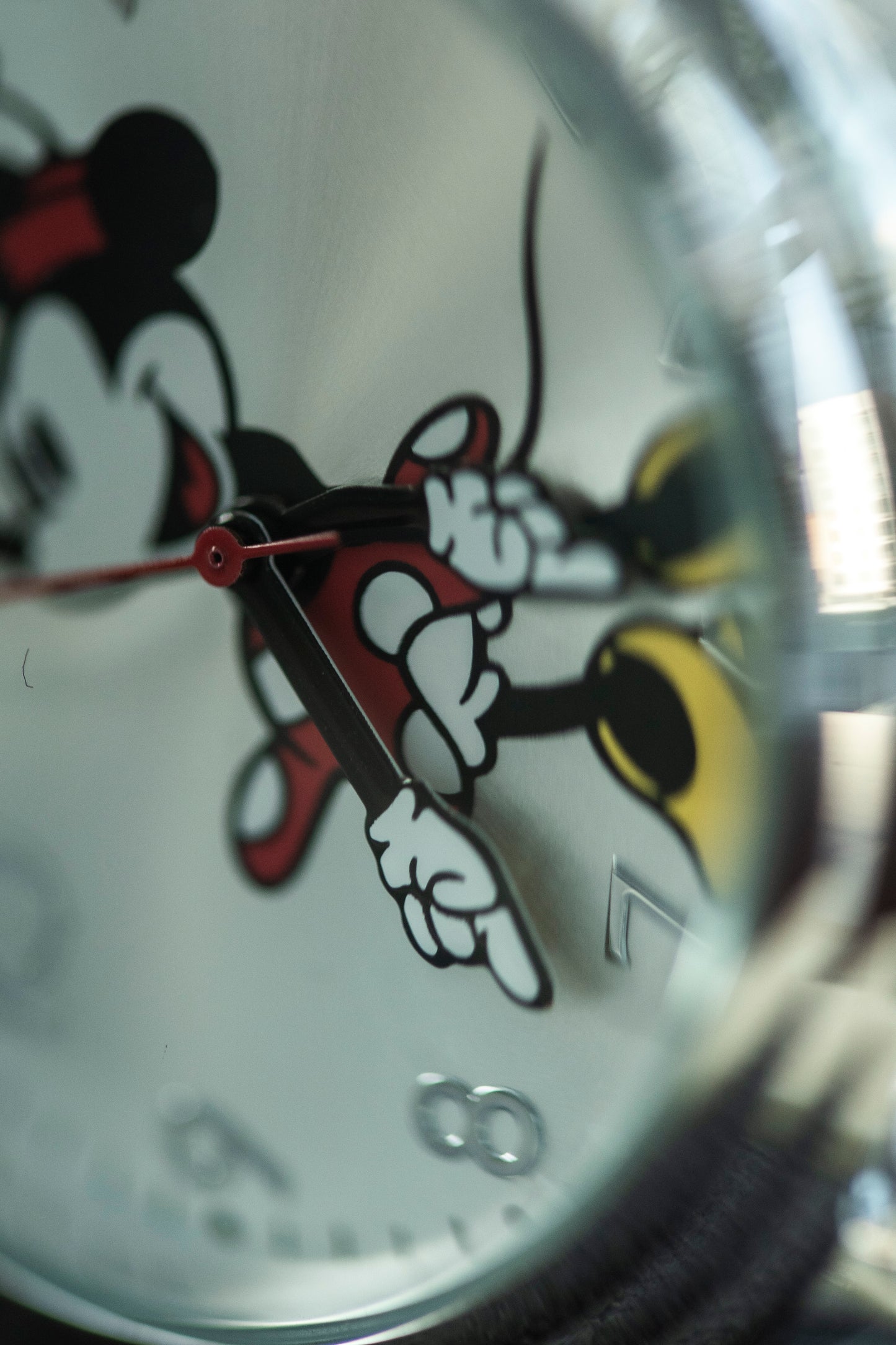 DISNEY MINNIE MOUSE SILVER DIAL QUARTZ PRELOVED WATCH WITH GLITTER STRAP