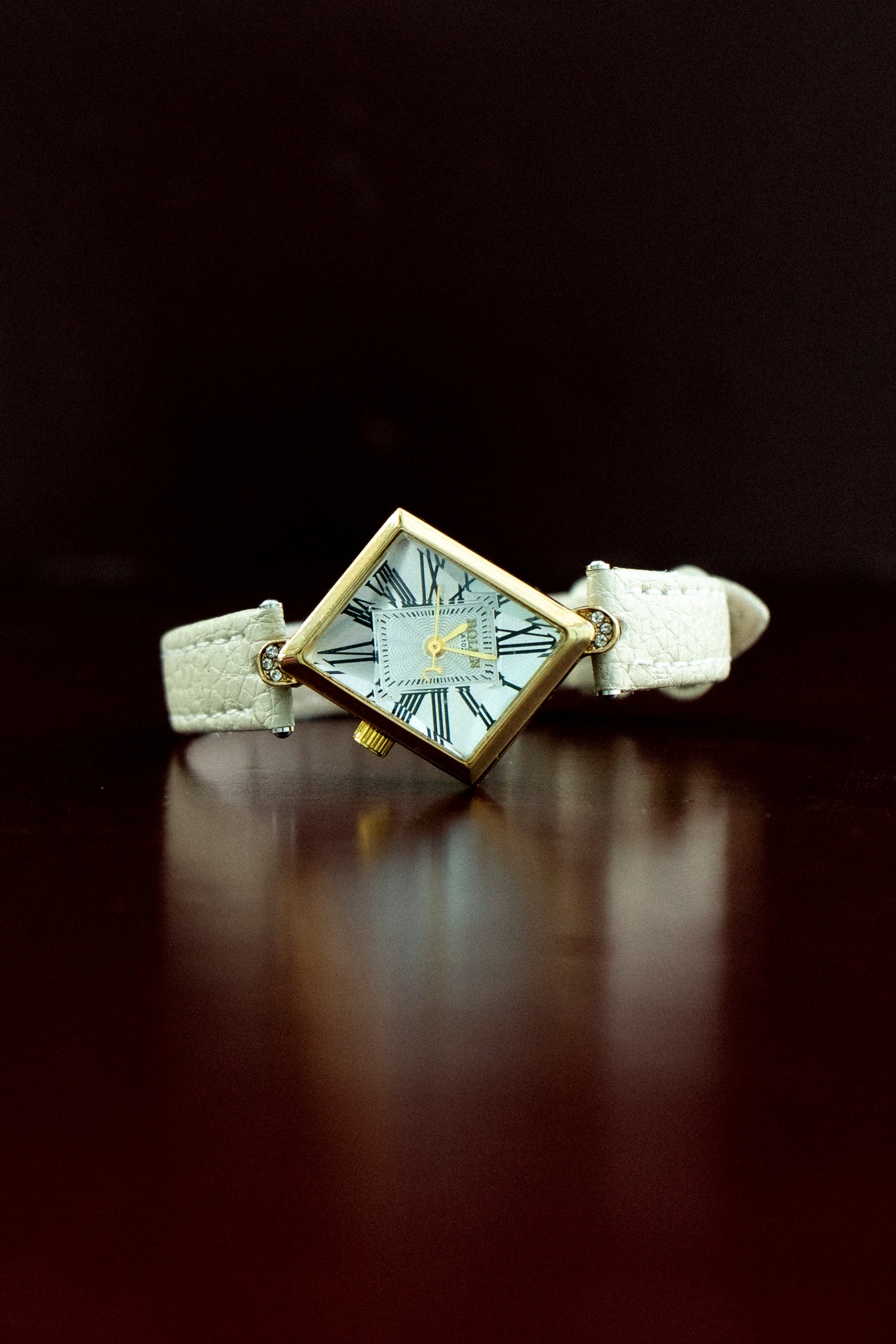 BOLUN DIAMOND-SHAPED DIAL QUARTZ BEIGE STRAP BRAND NEW FASHION WATCH&nbsp;