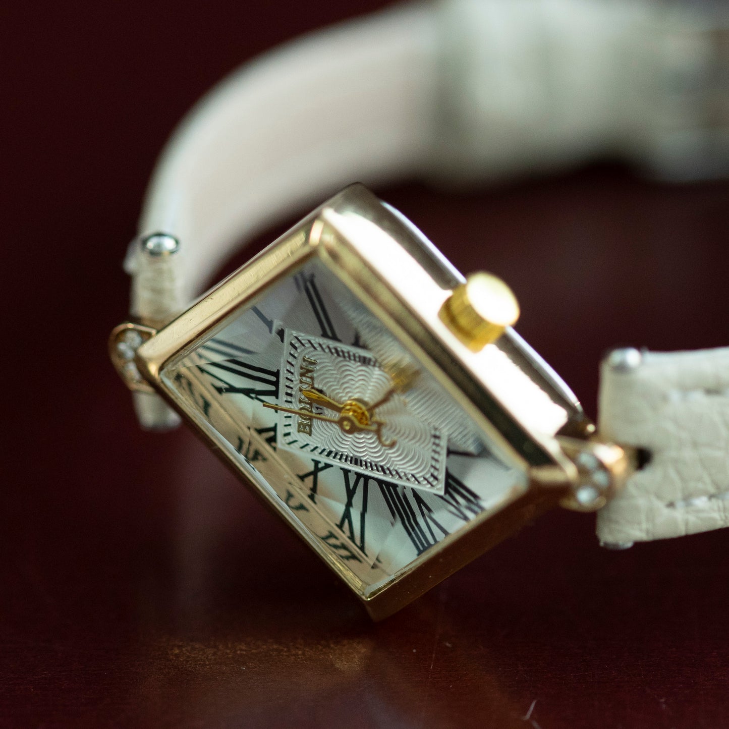 BOLUN DIAMOND-SHAPED DIAL QUARTZ BEIGE STRAP BRAND NEW FASHION WATCH&nbsp;