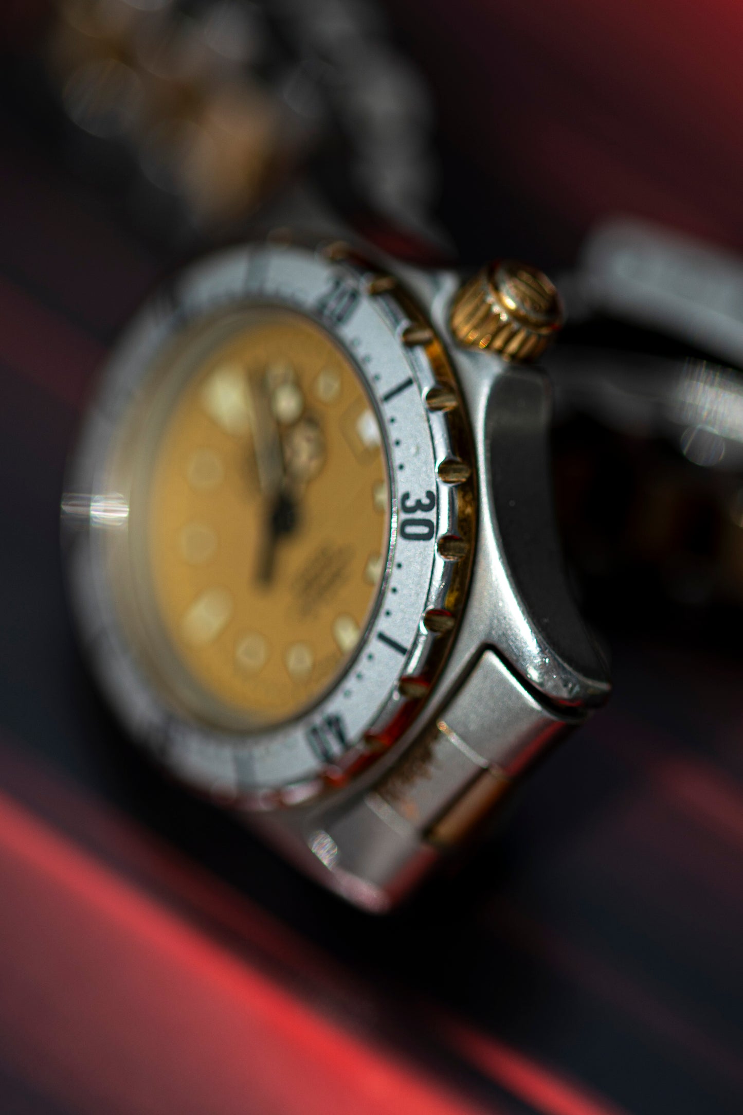 TAG HEUER 2000 TWO-TONE STEEL QUARTZ SWISS PRELOVED WATCH