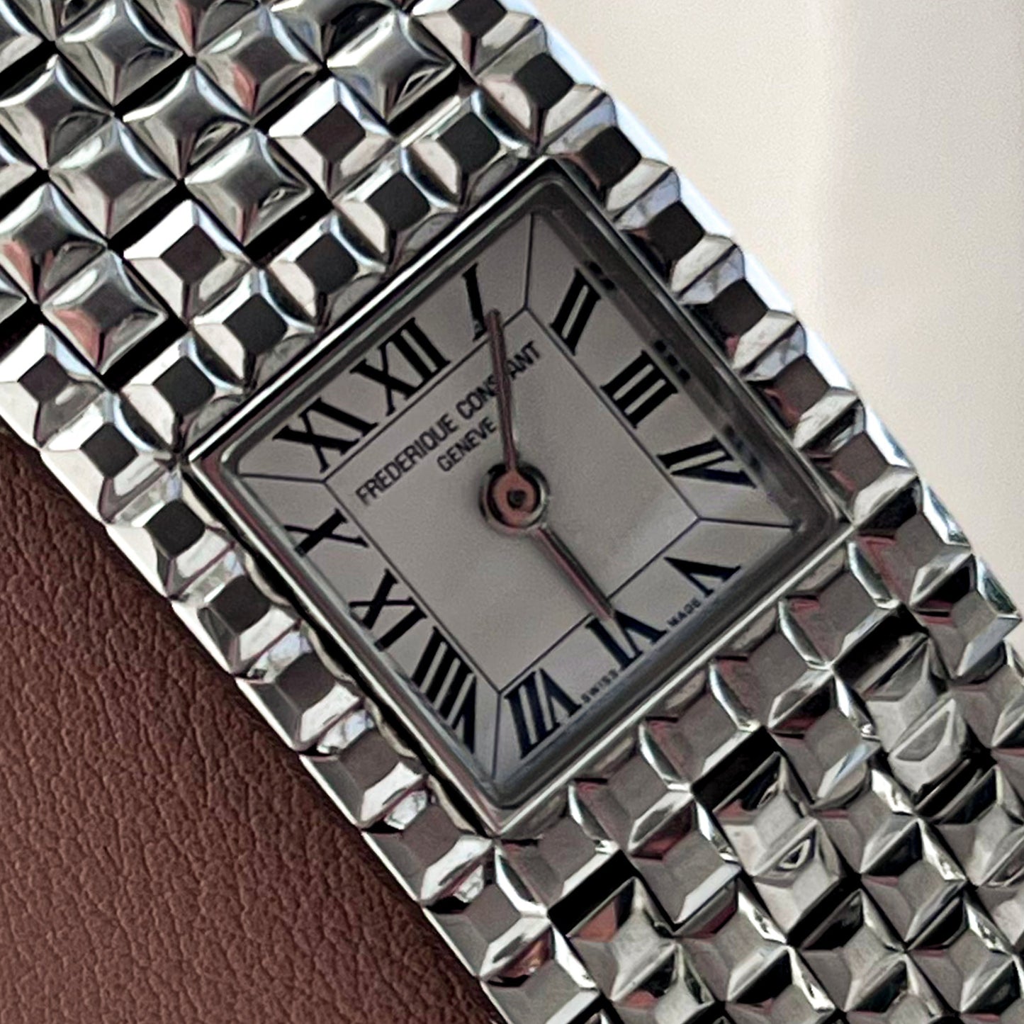 FREDERIQUE CONSTANT PYRAMID QUARTZ SWISS PRELOVED WATCH