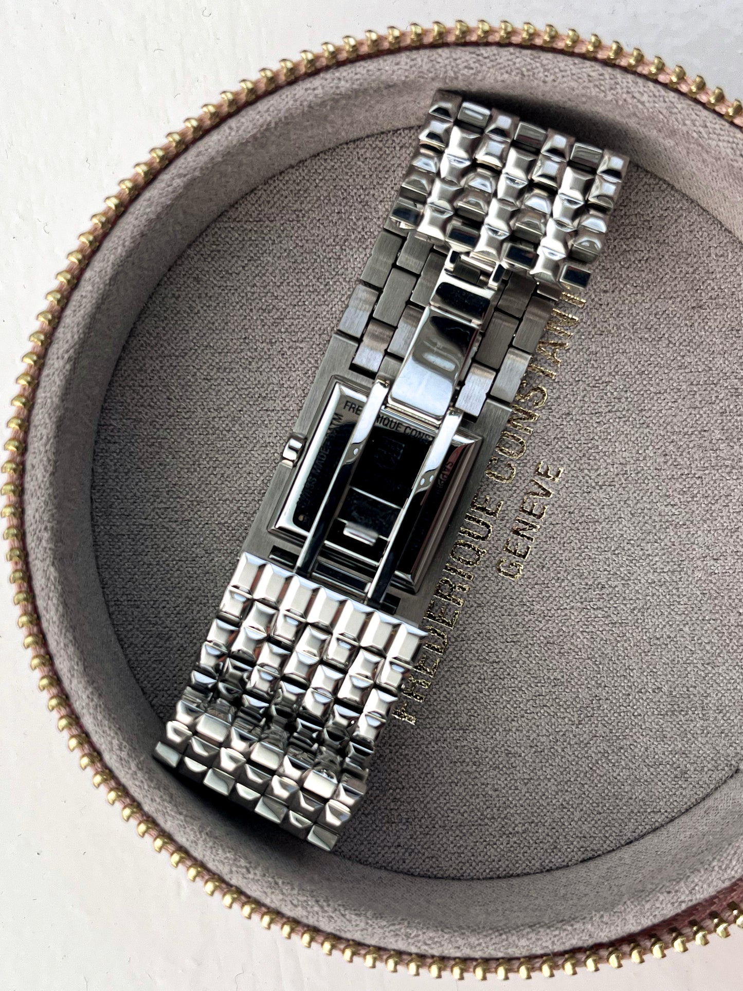 FREDERIQUE CONSTANT PYRAMID QUARTZ SWISS PRELOVED WATCH