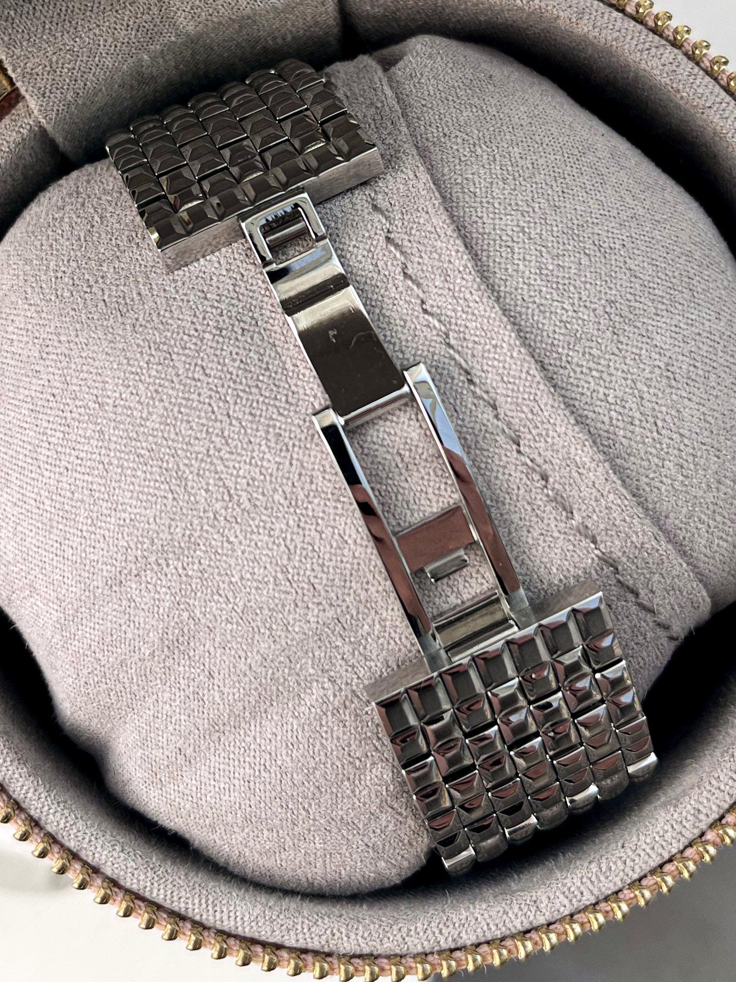 FREDERIQUE CONSTANT PYRAMID QUARTZ SWISS PRELOVED WATCH