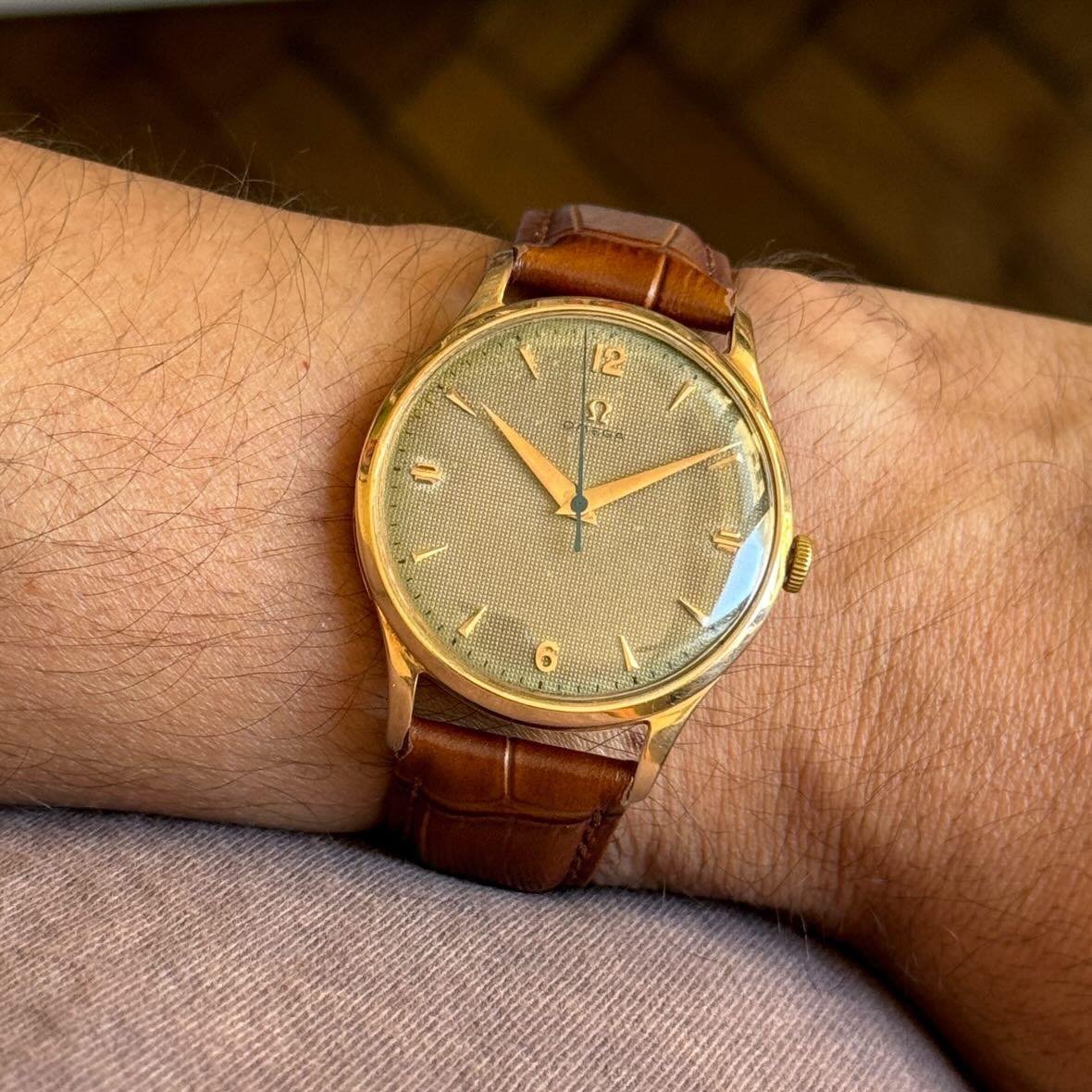 OMEGA VINTAGE SOLID GOLD14K JUMBO MANUAL WINDING 1950s SWISS