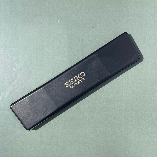 VINTAGE SEIKO QUARTZ JAPAN PRELOVED WATCH PRESENTATION BOX BLACK RED DISPLAY CASE