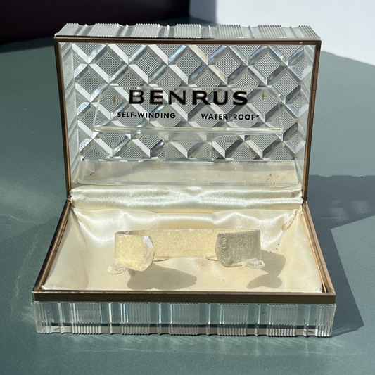VINTAGE BENRUS LUCITE PRESENTATION WATCH BOX