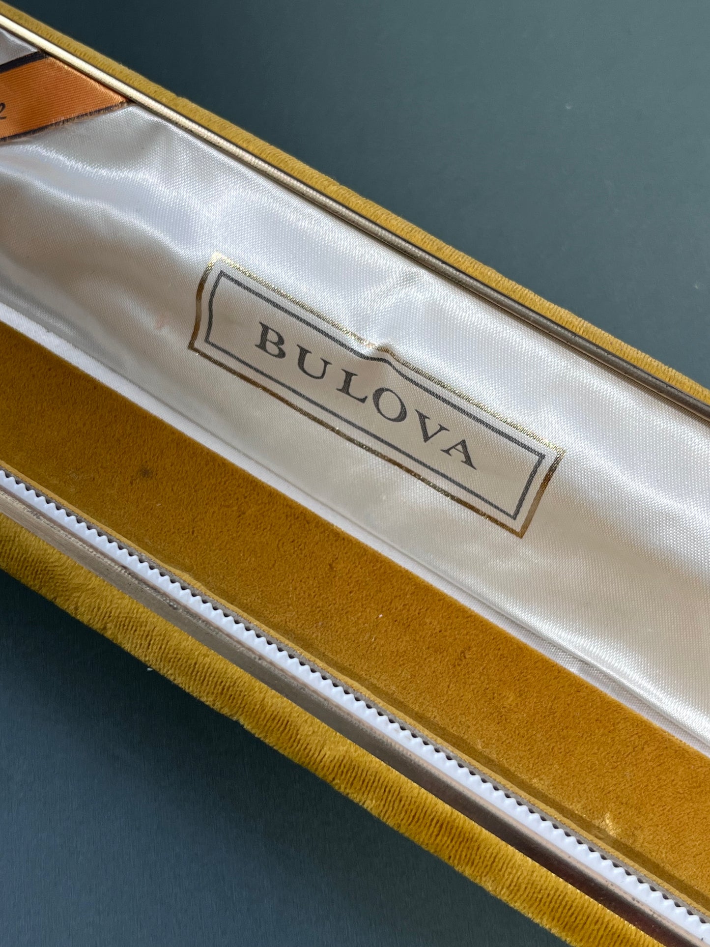 VINTAGE BULOVA GOLD VELVET WATCH PRESENTATION BOX
