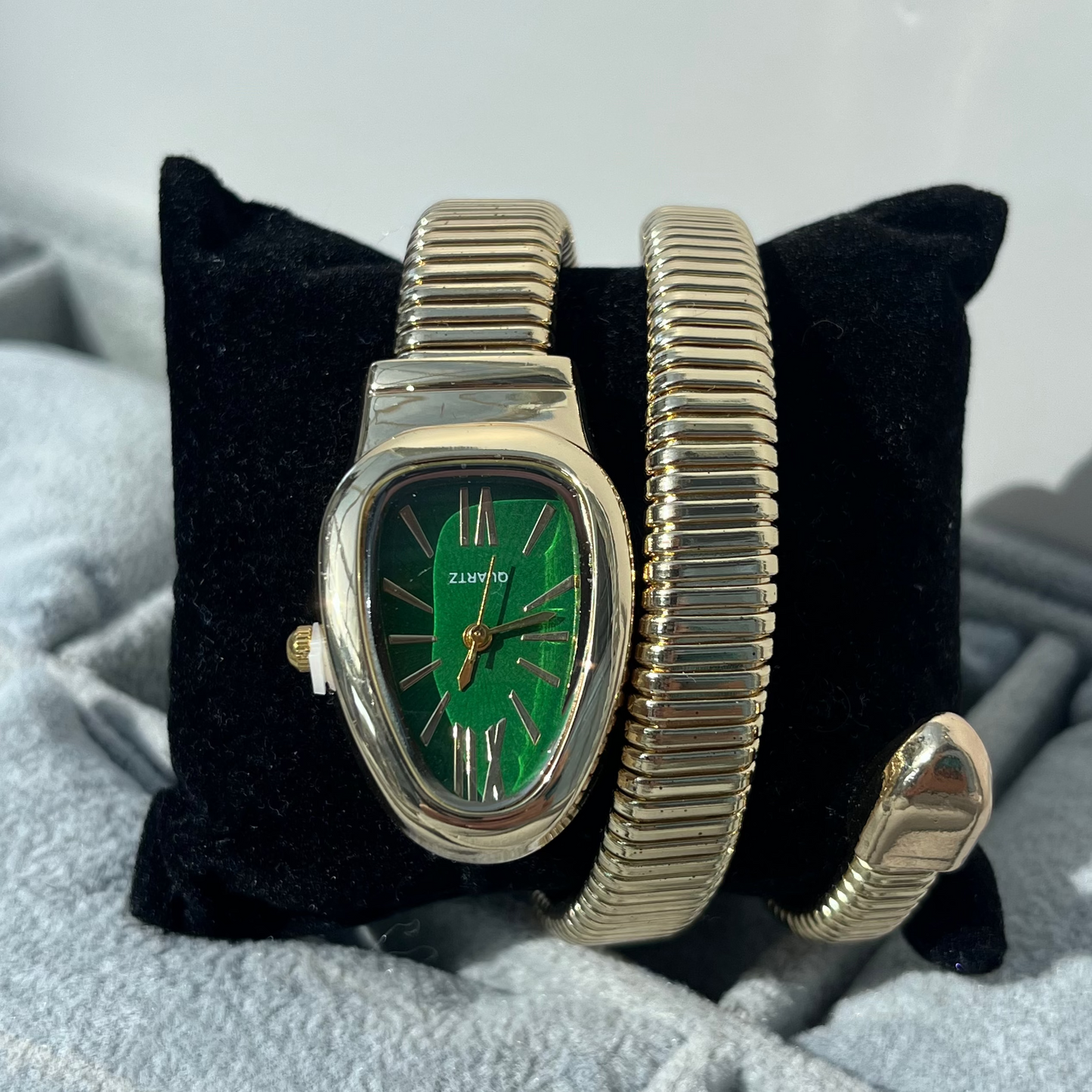 GOLD PLATED QUARTZ BRAND NEW SNAKE FASHION BANGLE WATCH