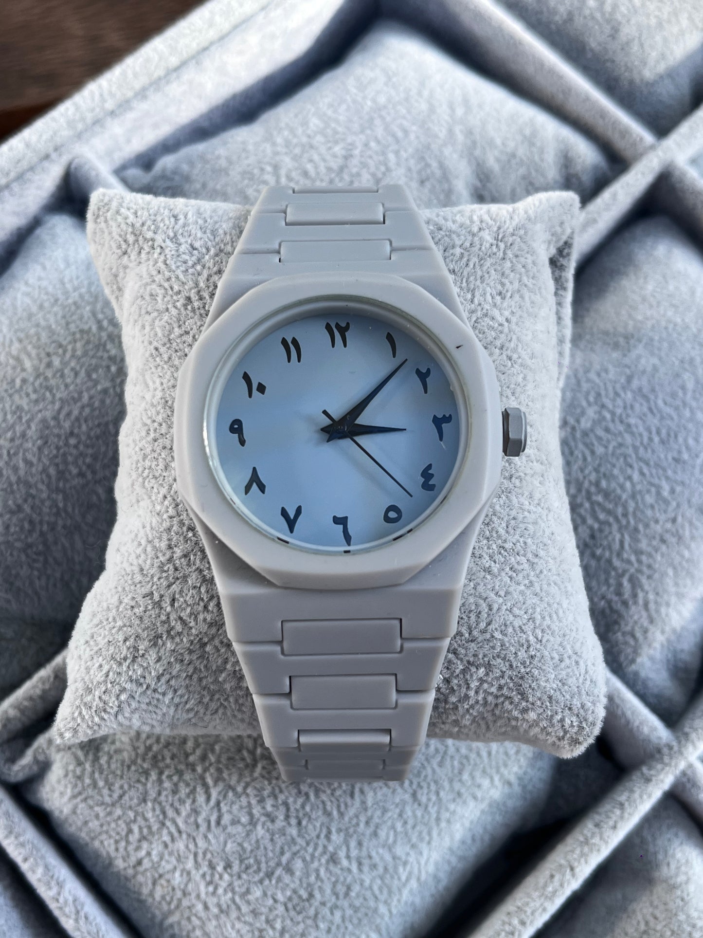 ARABIC DIAL QUARTZ GREY RESIN FASHION BRAND NEW WATCH