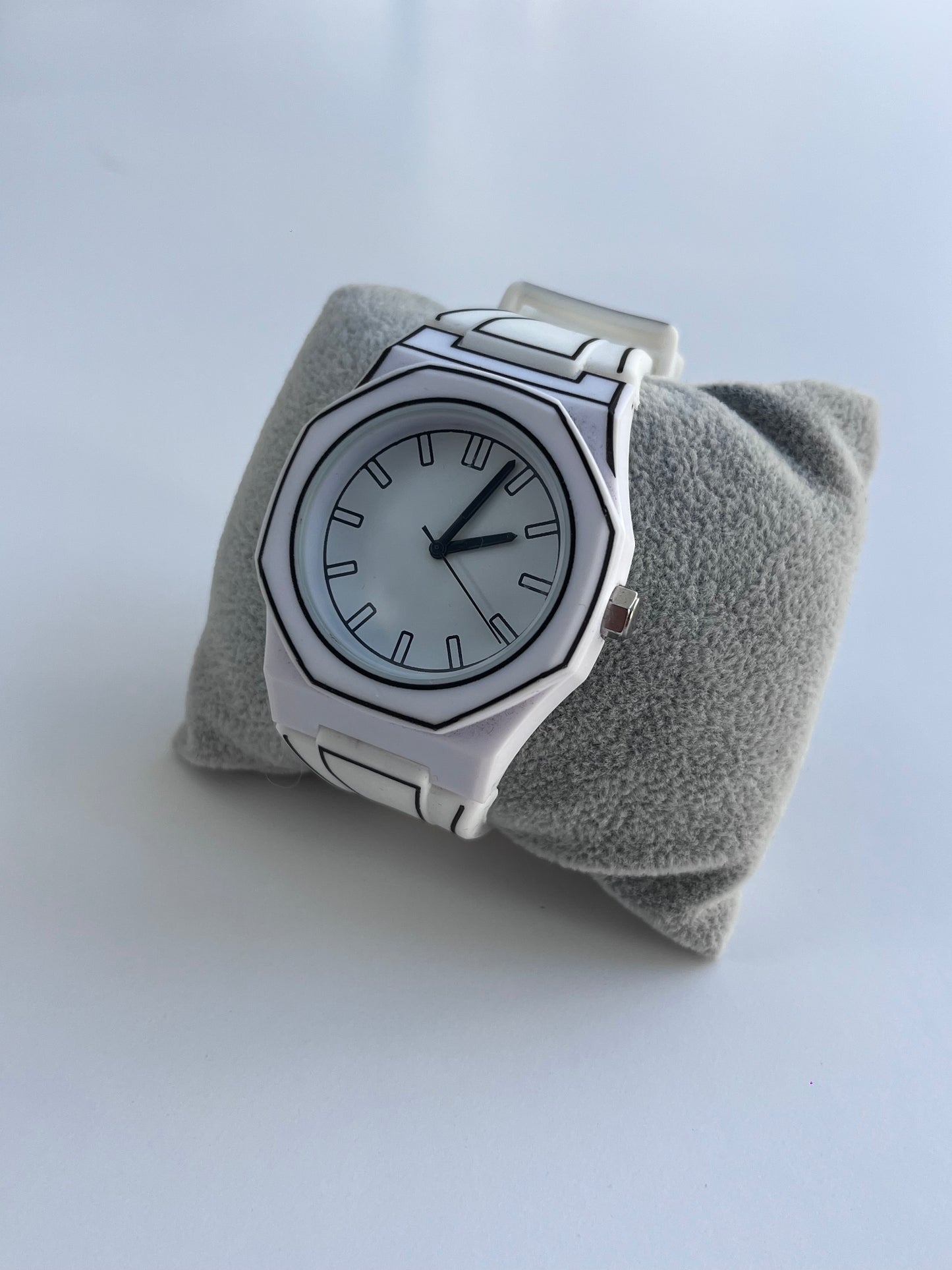 WHITE SKETCH OUTLINE RESIN QUARTZ FASHION BRAND NEW WATCH