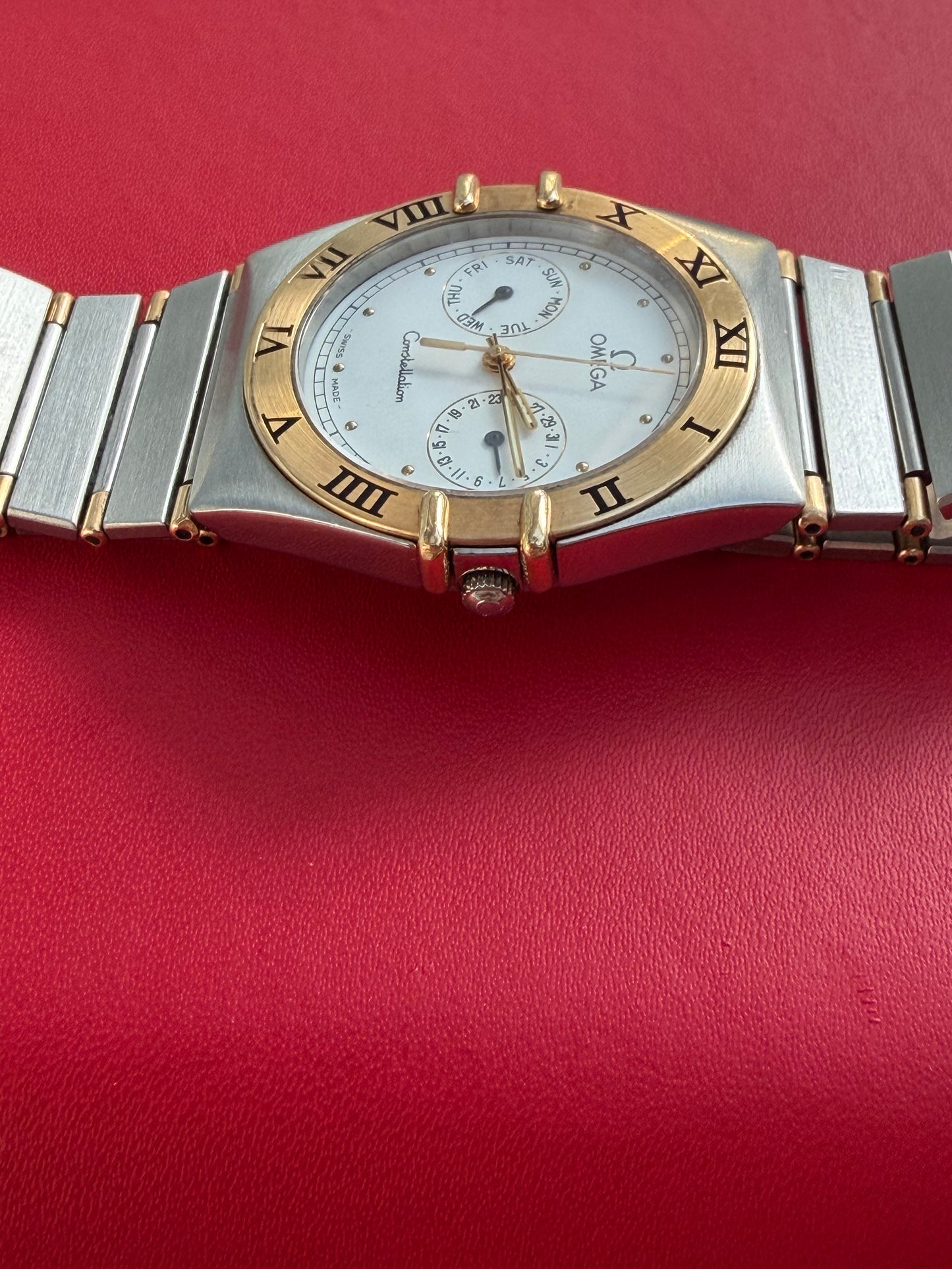 OMEGA CONSTELLATION DAY-DATE QUARTZ SWISS PRELOVED WATCH