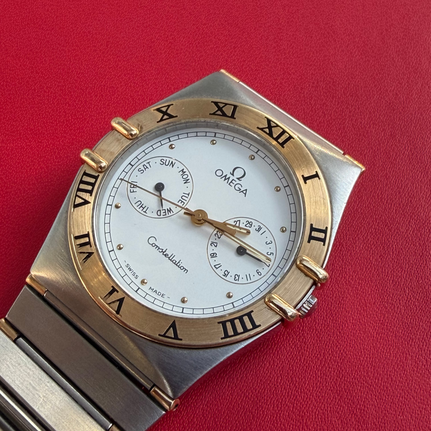 OMEGA CONSTELLATION DAY-DATE QUARTZ SWISS PRELOVED WATCH