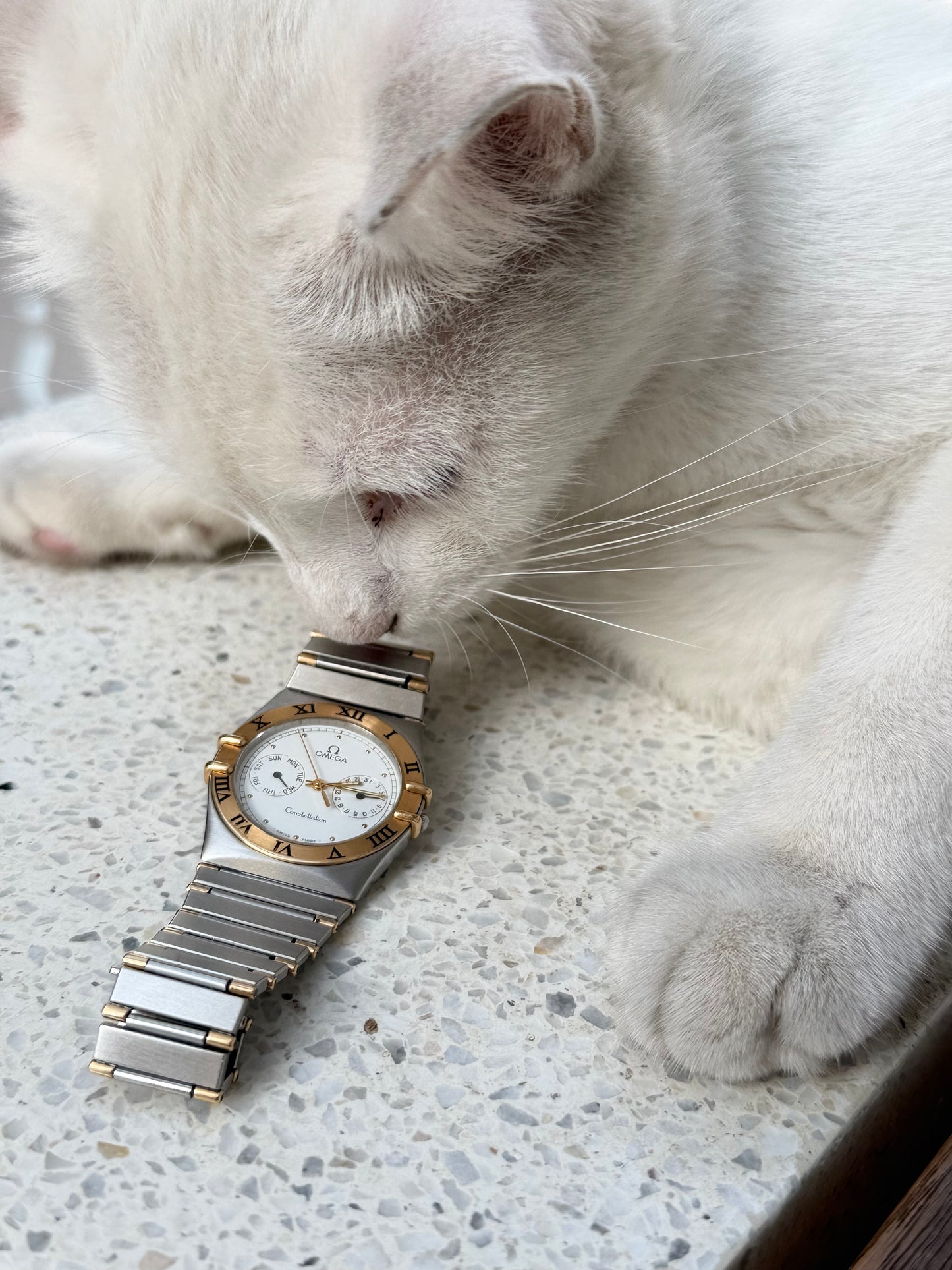 OMEGA CONSTELLATION DAY-DATE QUARTZ SWISS PRELOVED WATCH
