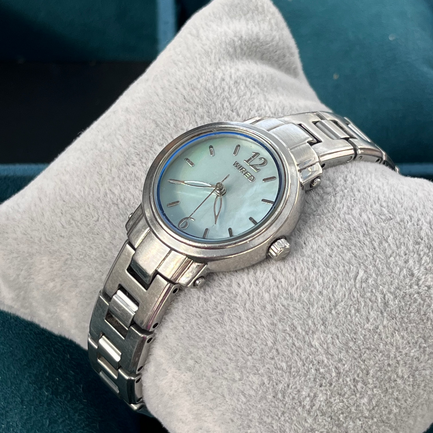 WIRED MOTHER OF PEARL QUARTZ JAPAN PRELOVED WATCH