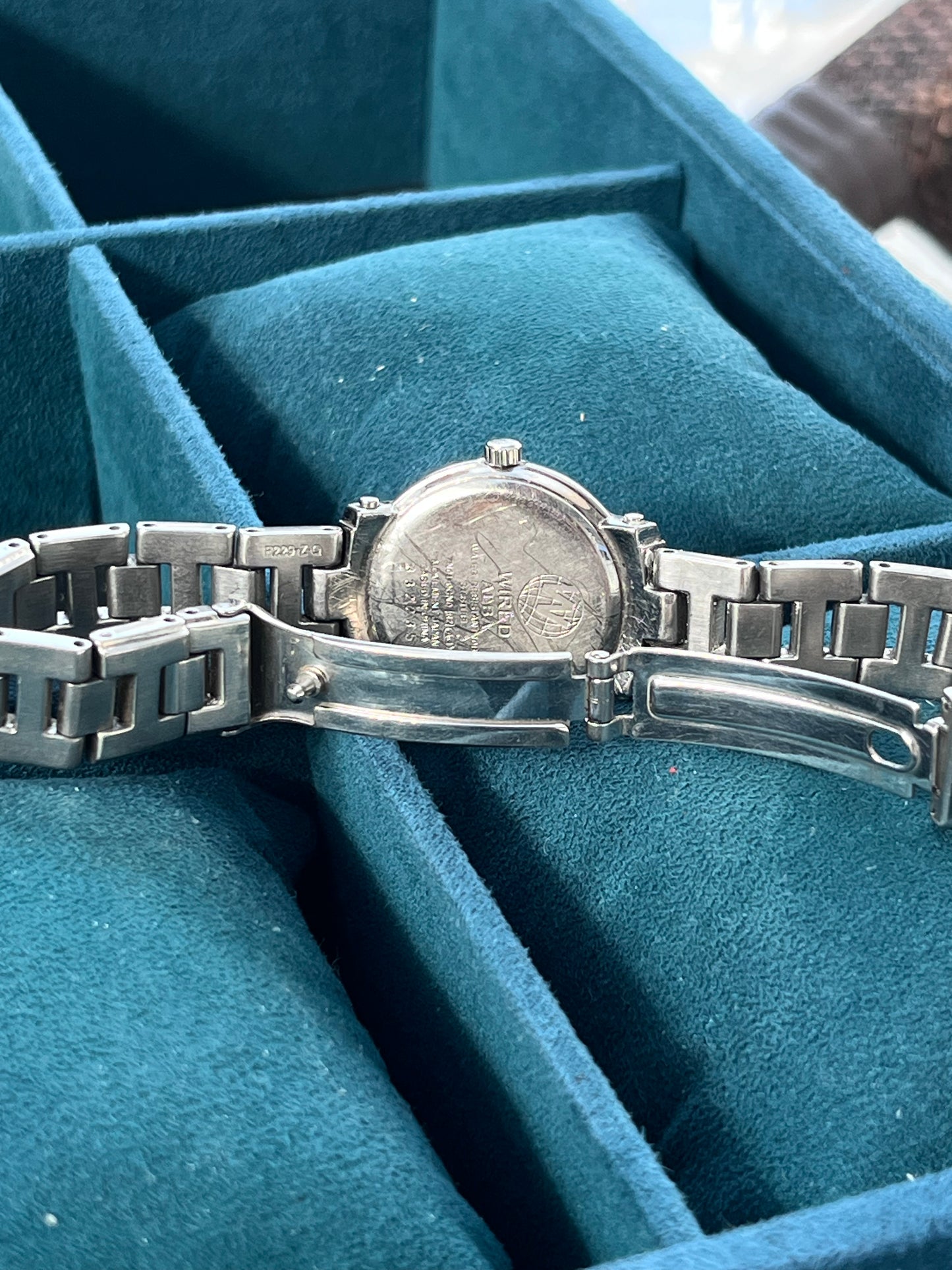 WIRED MOTHER OF PEARL QUARTZ JAPAN PRELOVED WATCH
