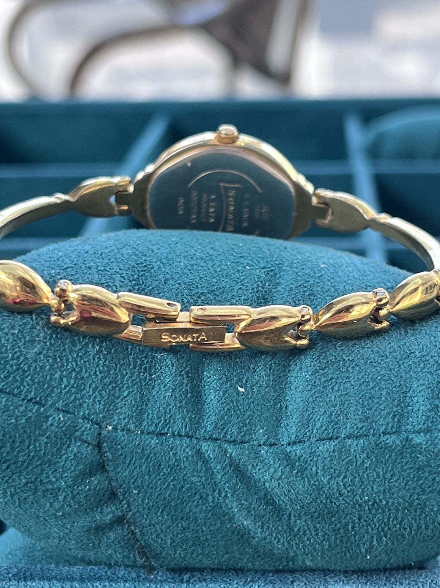 SONATA BLACK DIAL GOLD TONE BRACELET QUARTZ INDIA PRELOVED WATCH