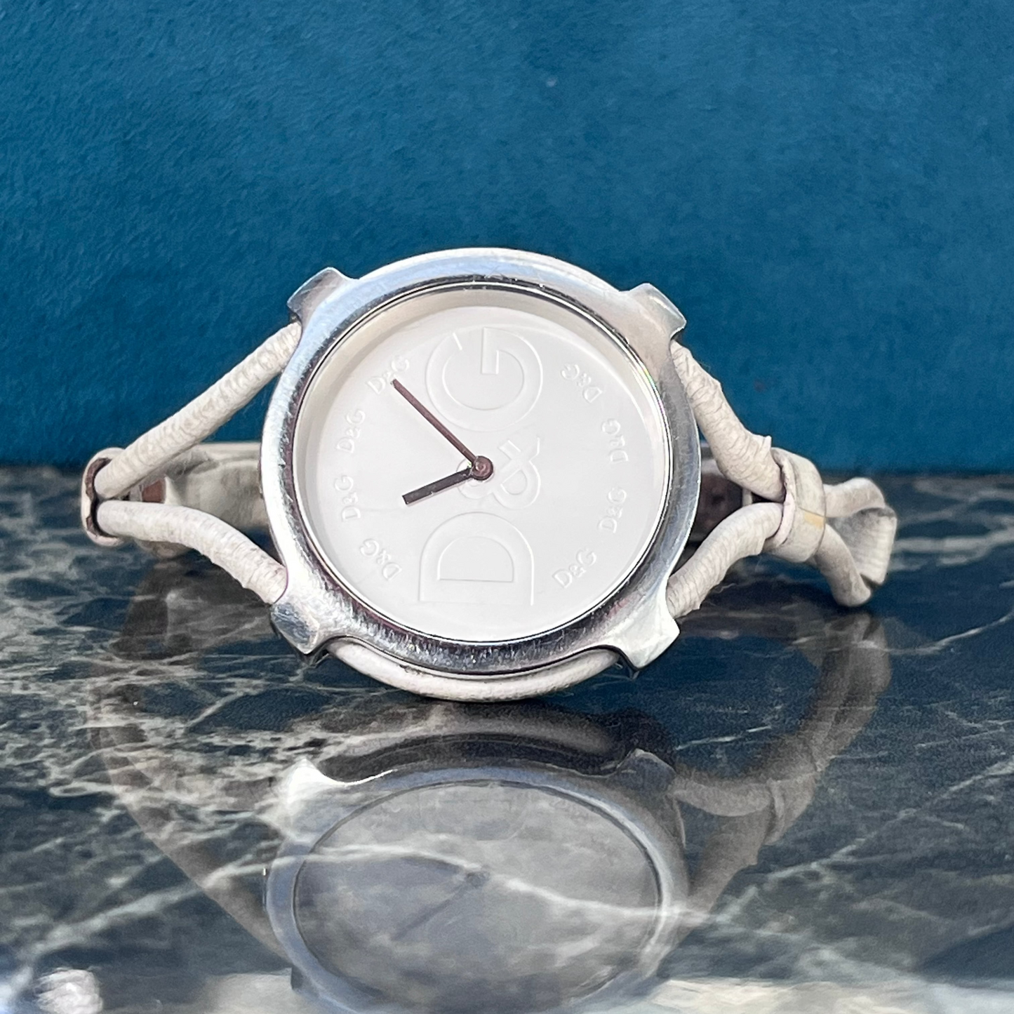 D&G TIME WHITE LOGO DIAL SILVER TONE QUARTZ JAPAN PRELOVED WATCH