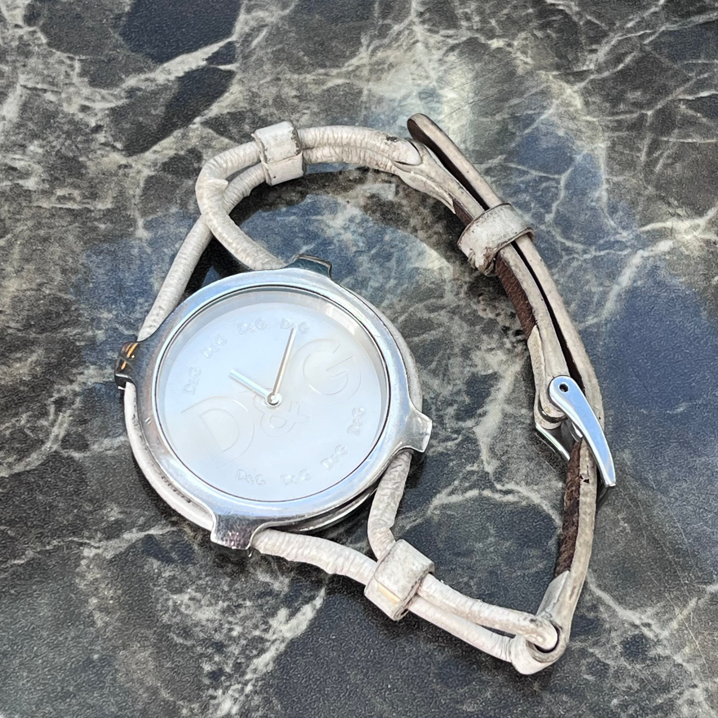 D&G TIME WHITE LOGO DIAL SILVER TONE QUARTZ JAPAN PRELOVED WATCH