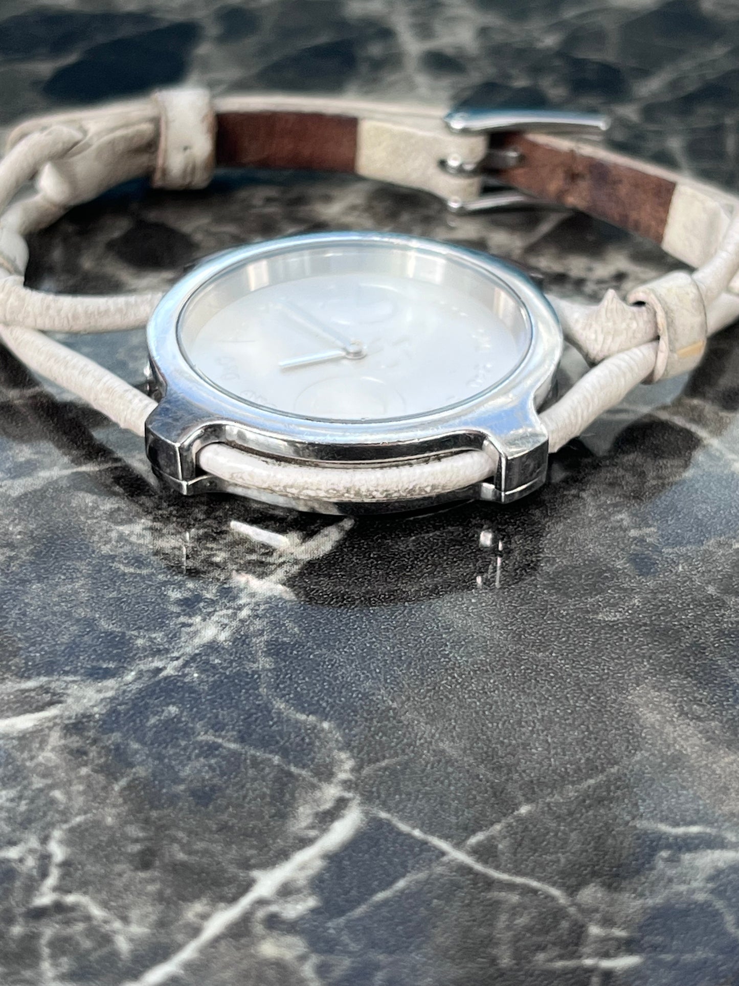 D&G TIME WHITE LOGO DIAL SILVER TONE QUARTZ JAPAN PRELOVED WATCH