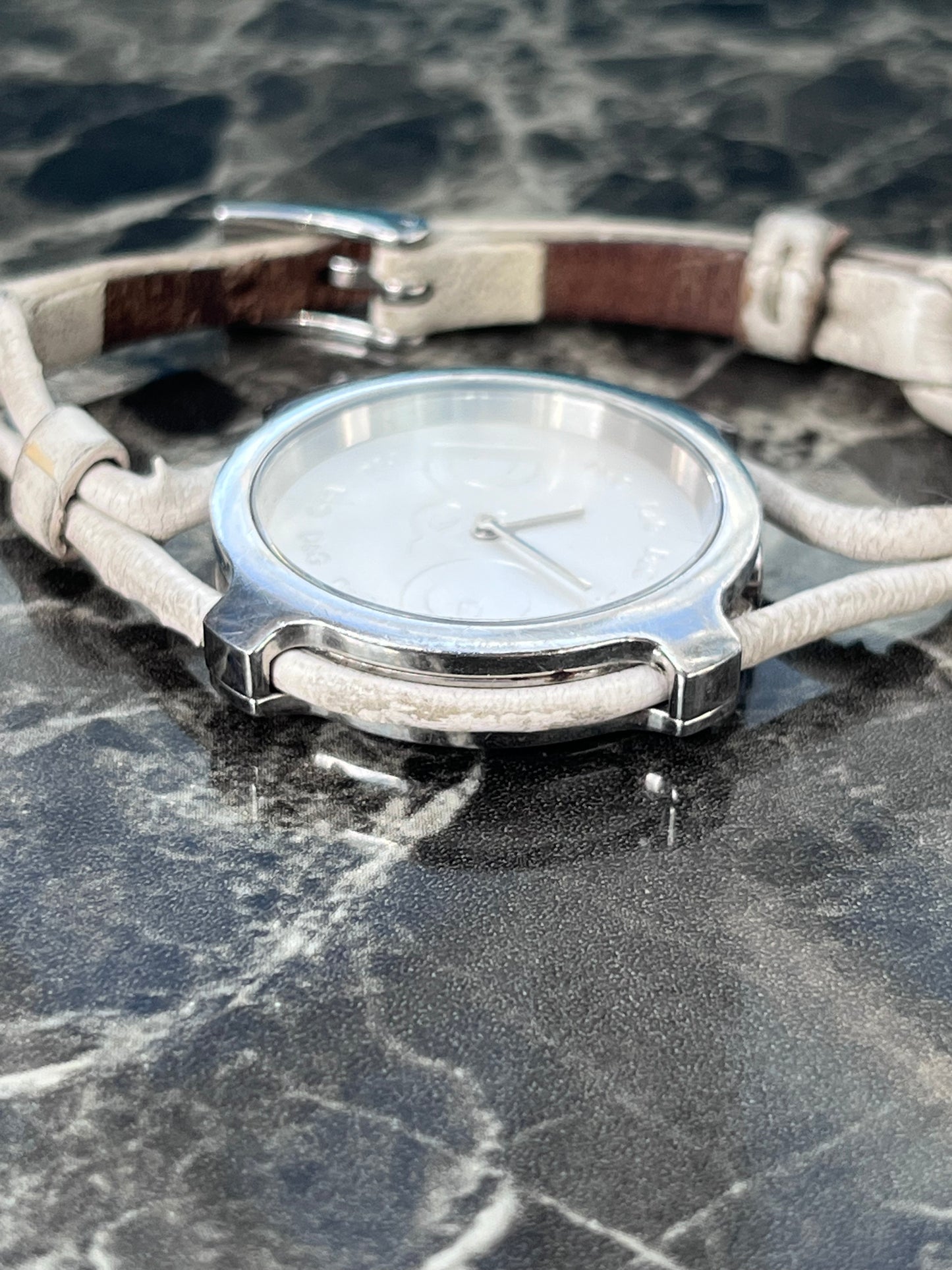 D&G TIME WHITE LOGO DIAL SILVER TONE QUARTZ JAPAN PRELOVED WATCH