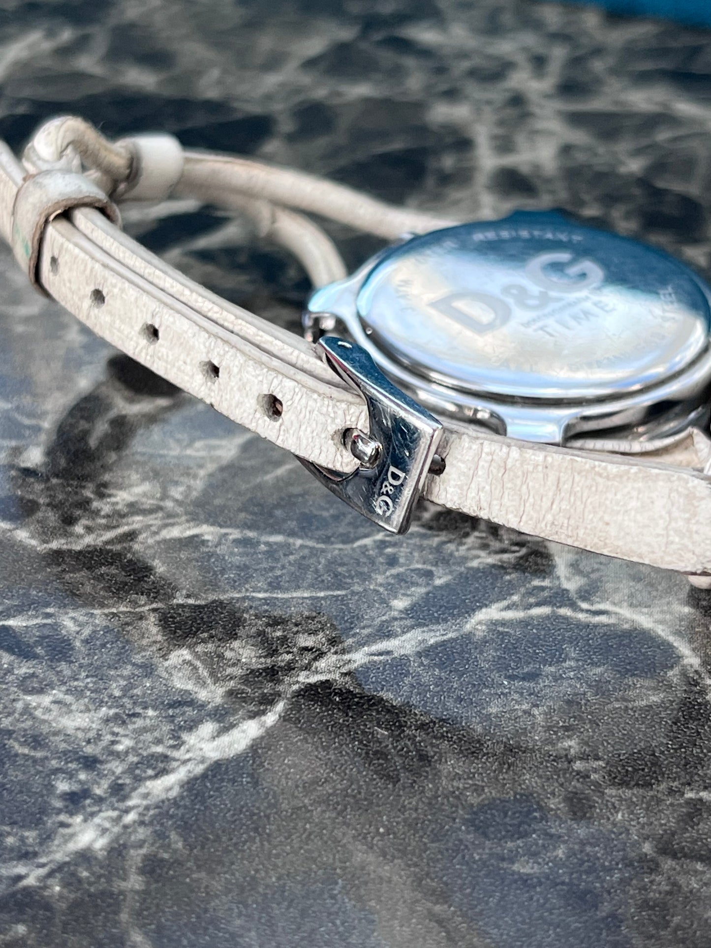 D&G TIME WHITE LOGO DIAL SILVER TONE QUARTZ JAPAN PRELOVED WATCH