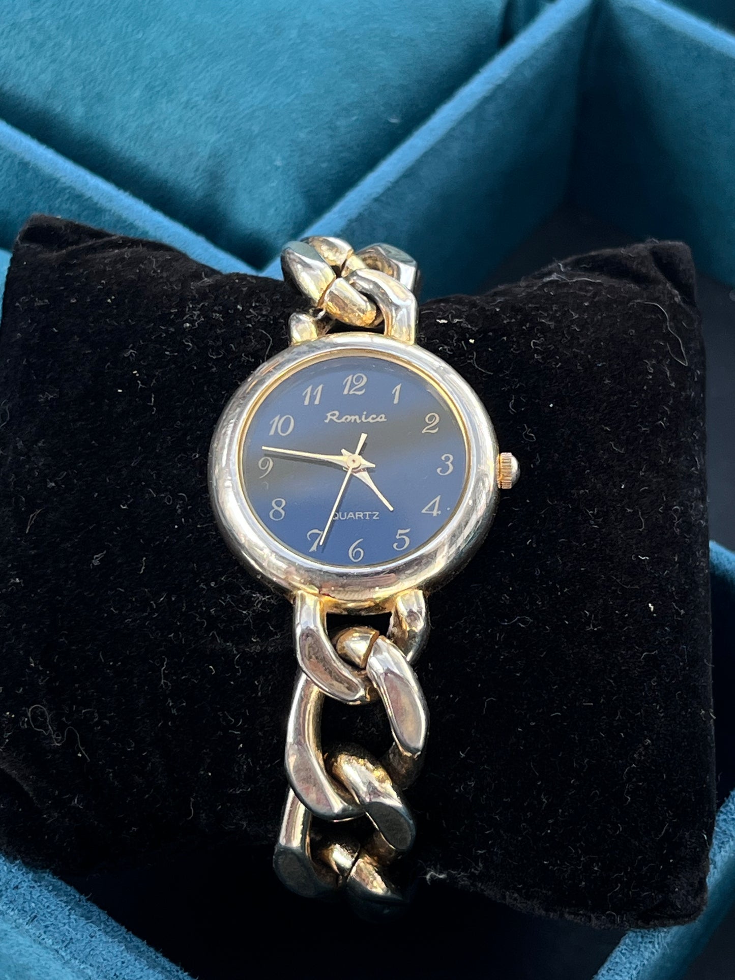 RONICA LADIES VINTAGE IN CHAINS QUARTZ WATCH HONG KONG