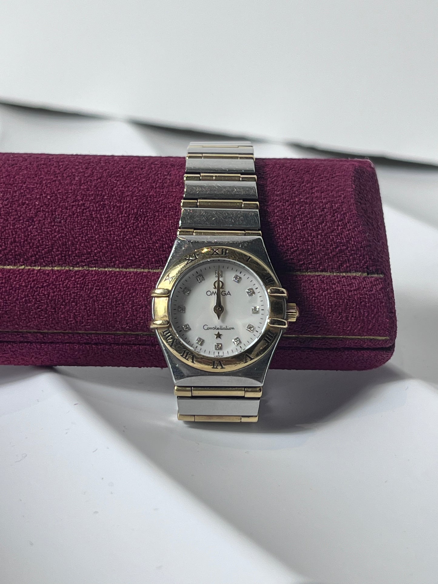 OMEGA CONSTELLATION TWO TONE 18K GOLD QUARTZ DIAMOND HOUR MARKERS SWISS PRELOVED WATCH