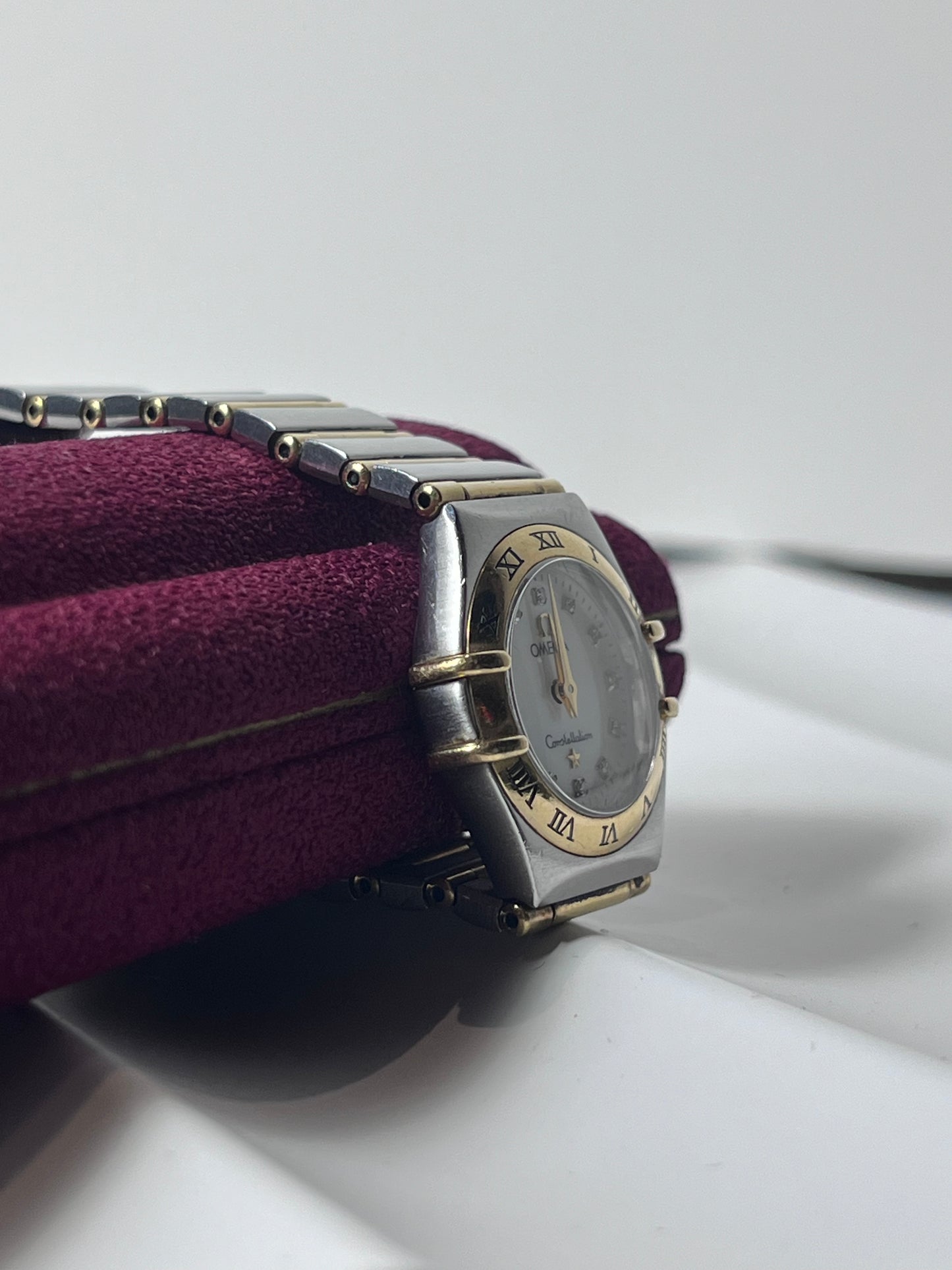 OMEGA CONSTELLATION TWO TONE 18K GOLD QUARTZ DIAMOND HOUR MARKERS SWISS PRELOVED WATCH