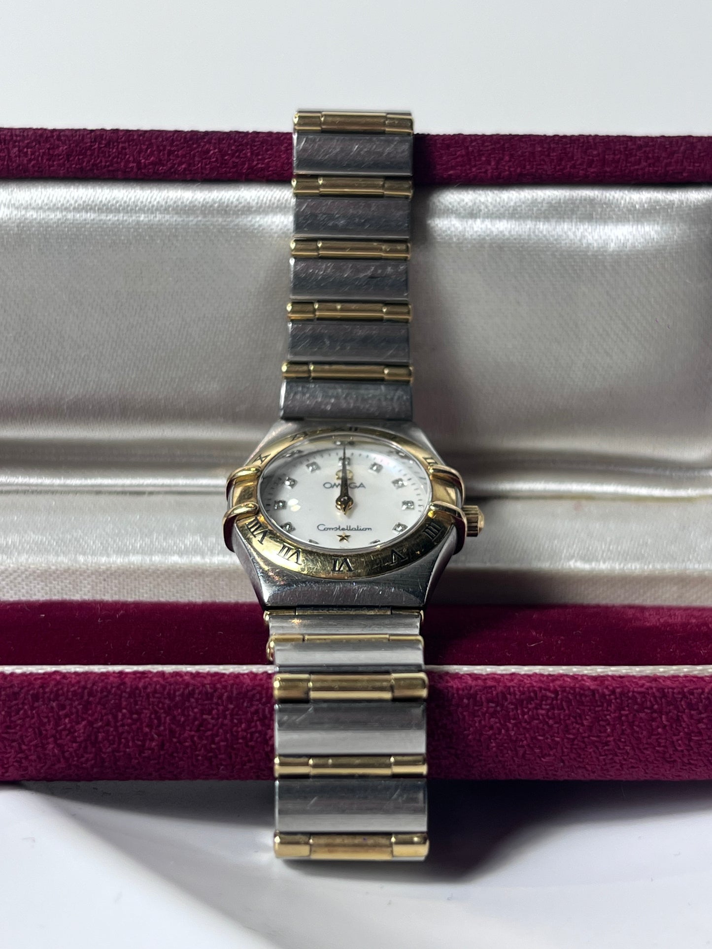 OMEGA CONSTELLATION TWO TONE 18K GOLD QUARTZ DIAMOND HOUR MARKERS SWISS PRELOVED WATCH