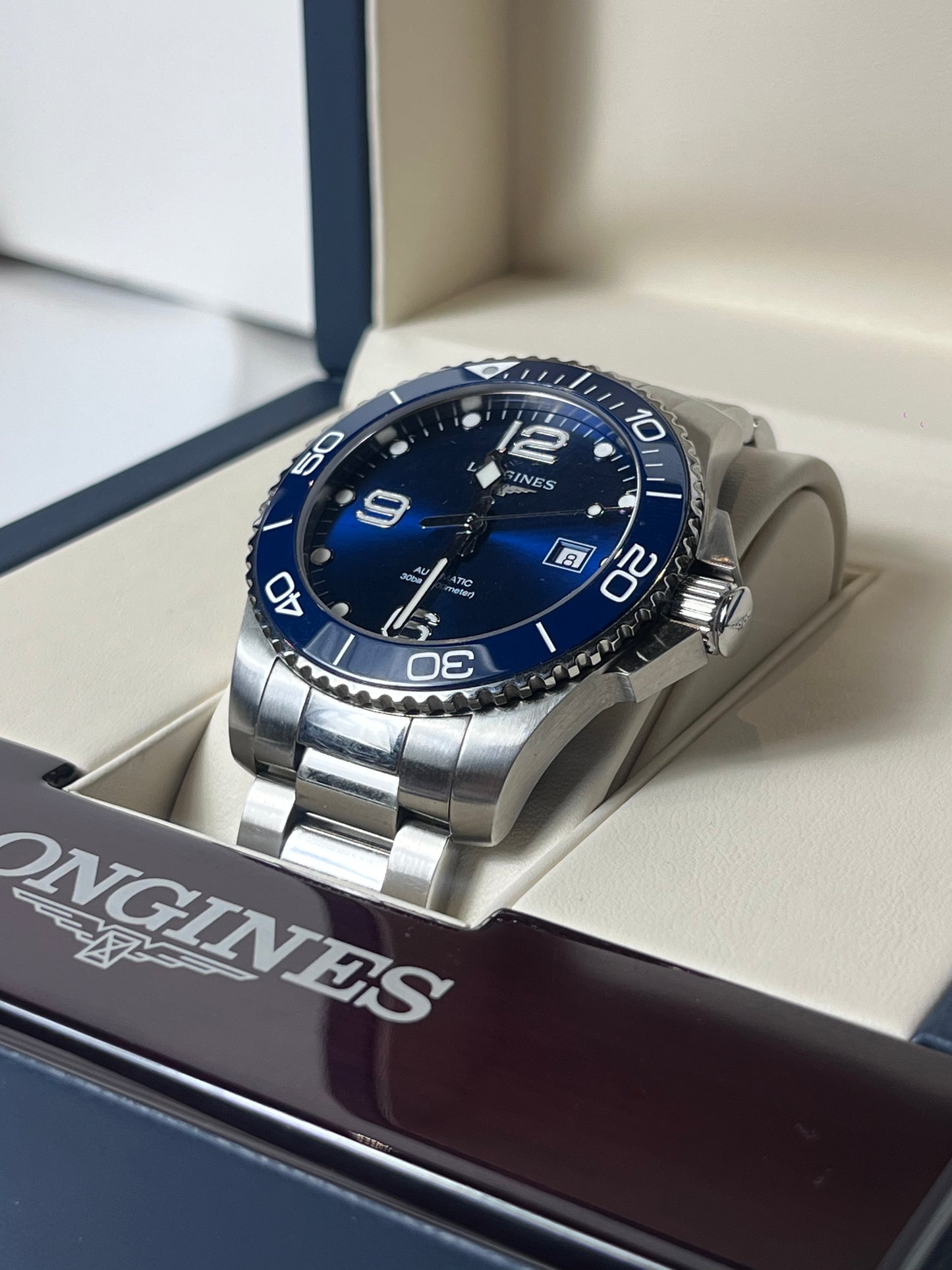 LONGINES HYDROCONQUEST AUTOMATIC SWISS STEEL PRELOVED BLUE SUNBURST DIAL WATCH