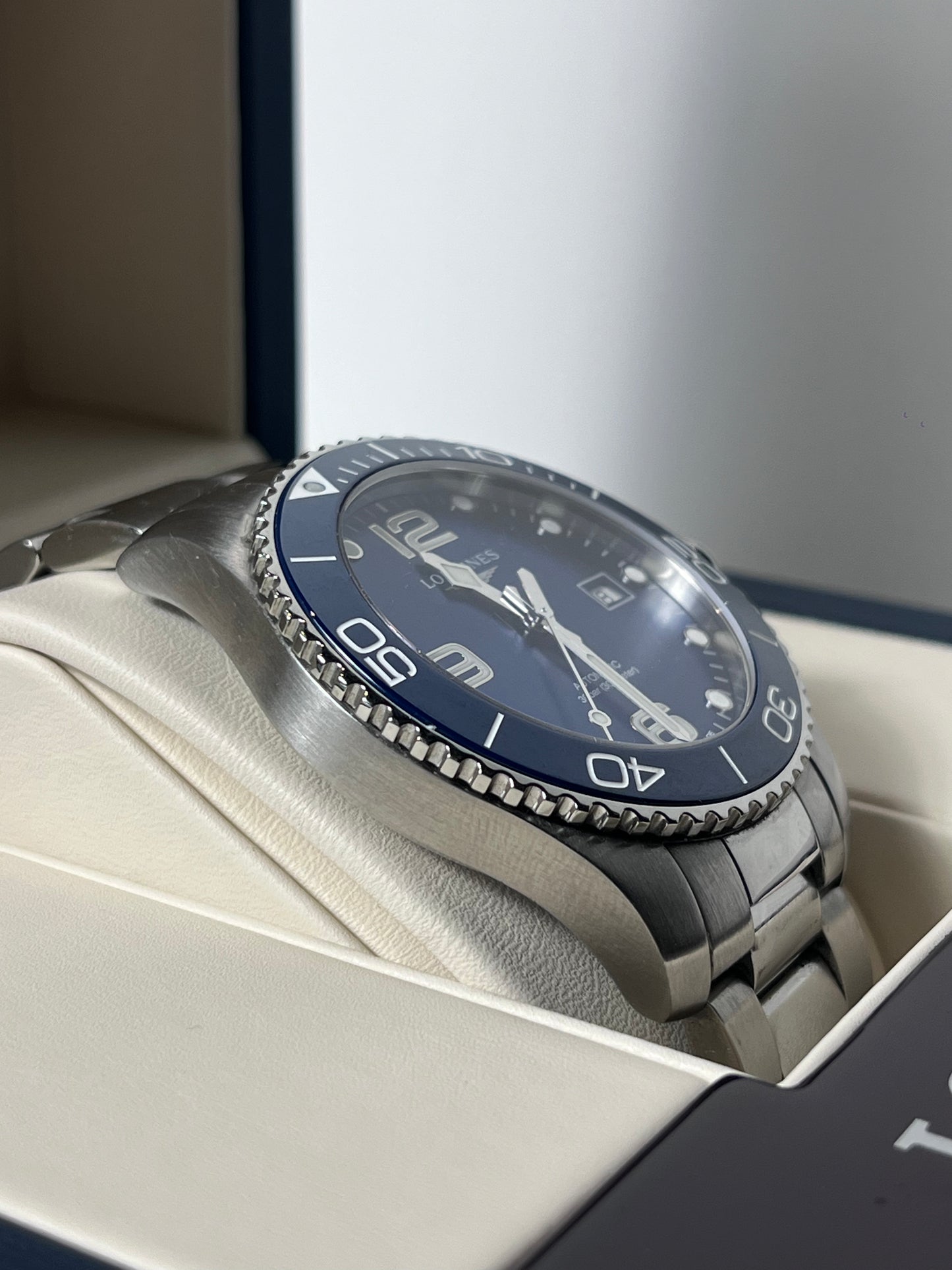 LONGINES HYDROCONQUEST AUTOMATIC SWISS STEEL PRELOVED BLUE SUNBURST DIAL WATCH