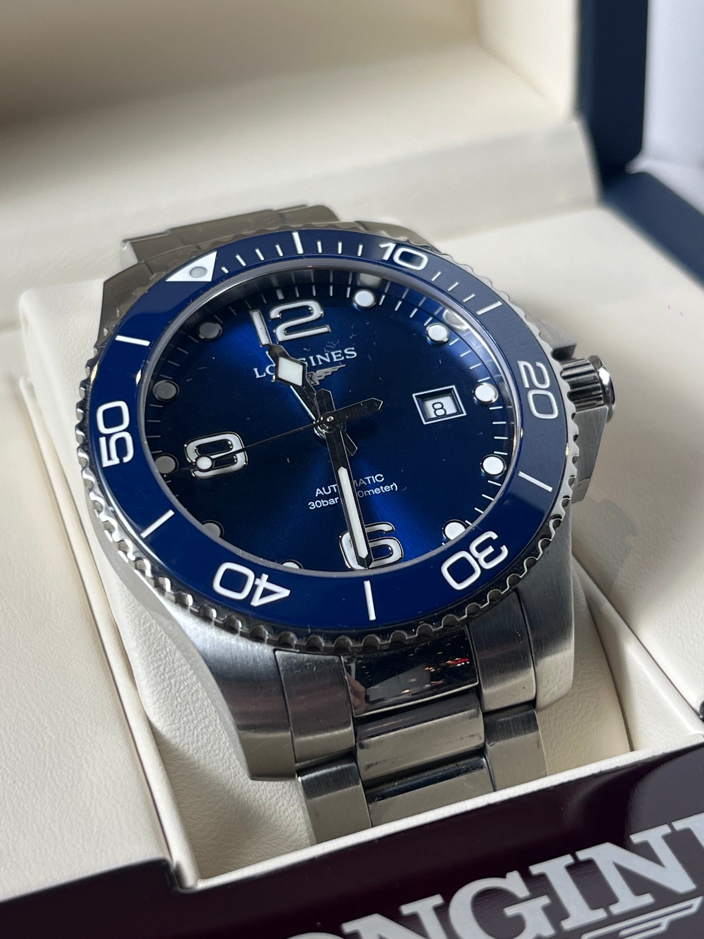 LONGINES HYDROCONQUEST AUTOMATIC SWISS STEEL PRELOVED BLUE SUNBURST DIAL WATCH