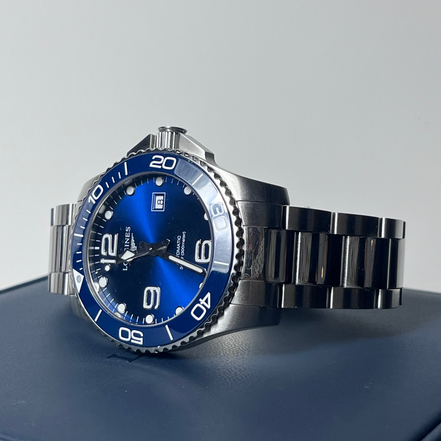 LONGINES HYDROCONQUEST AUTOMATIC SWISS STEEL PRELOVED BLUE SUNBURST DIAL WATCH