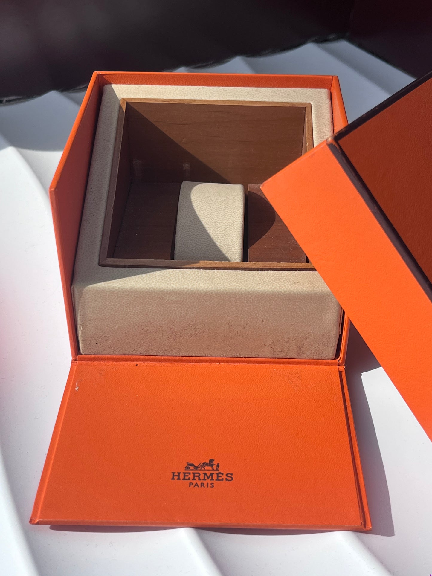 HERMÈS PARIS ORANGE WATCH BOX WITH WOODEN INTERIOR AND WATCH CUSHION