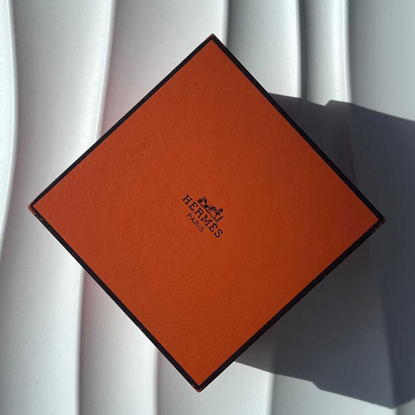HERMÈS PARIS ORANGE WATCH BOX WITH WOODEN INTERIOR AND WATCH CUSHION